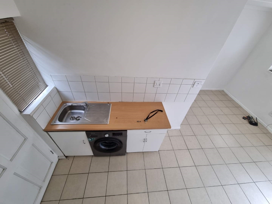To Let 2 Bedroom Property for Rent in Maitland Western Cape